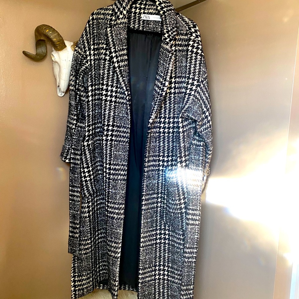 Zara Houndstooth Belted plaid coat